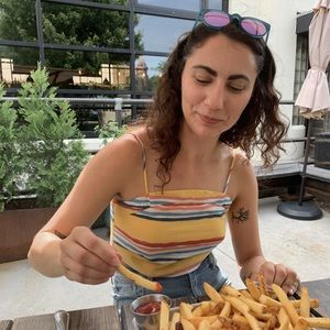 Meet your Posher, Laura